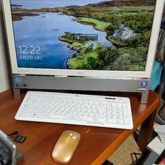 白・PCパソコン　NEC