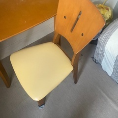 ダイニングテーブルと椅子セット
