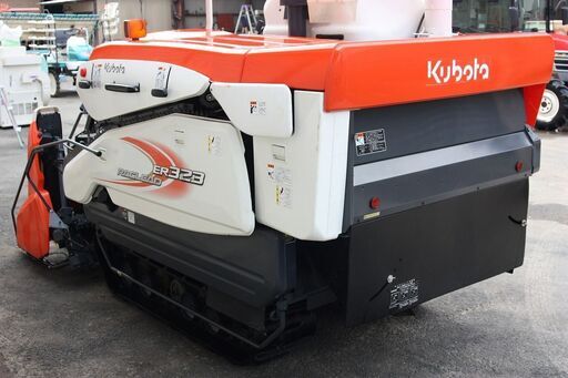 【SOLD OUT】クボタ コンバイン 3条 ラクリード ER323 現行機種 23馬力 全面刈 自動水平 108時間 ロングアンローダ【清掃整備済】【農機具でっく】【福岡】【コンバイン】