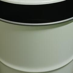 白いドラム缶