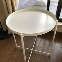 【出品番号0005】IKEA サイドテーブル　500円