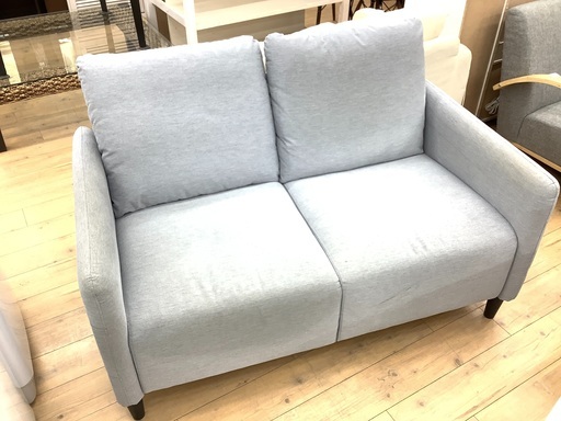 IKEA(イケア)からコンパクトでシンプルな2人掛けソファーのご紹介です！