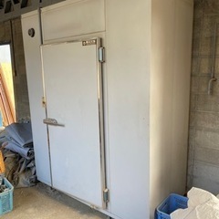 HITACHI プレハブ冷凍庫？冷蔵庫？