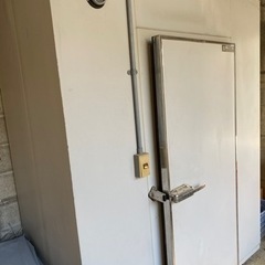 HITACHI プレハブ冷凍庫？冷蔵庫？