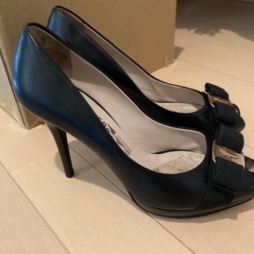 フェラガモ ピンヒール 23.5