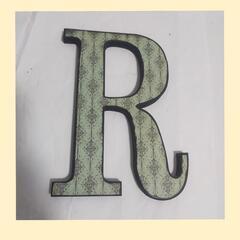 ⑤インテリア雑貨　壁掛け"R"