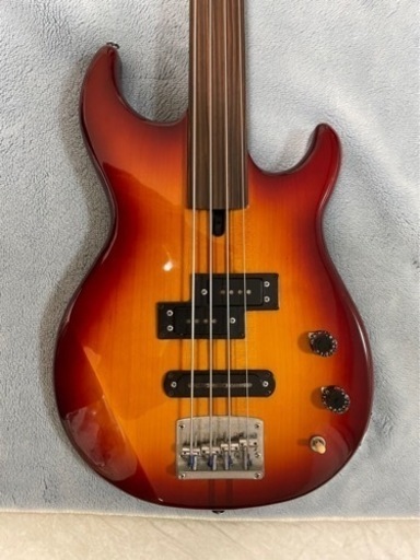 YAMAHA BB2000F (Broad Bass 2000 Fretless)