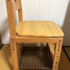 【終了しました】勉強机用　木製椅子(無料)