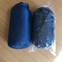 キャンプ　寝袋二つ