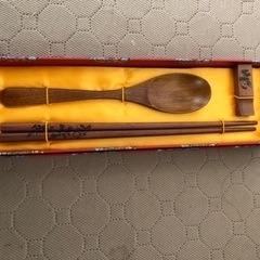 木製の箸、スプーン、箸置き