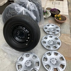 ハイエース ノーマルタイヤ ホイール セット 走行50kmのみ