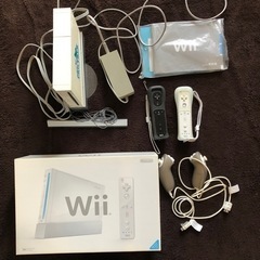 Wii 本体、リモコン2個、ぬんちゃく2個　箱あり