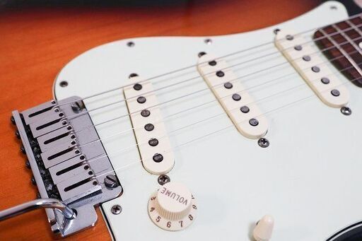 苫小牧バナナ】Fender ストア USA American Standard Stratocaster 98  