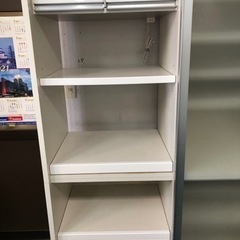 白いキッチンキャビネット