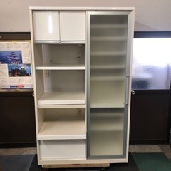 白いキッチンキャビネット