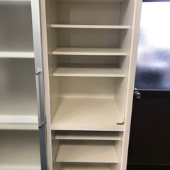 白いキッチンキャビネット