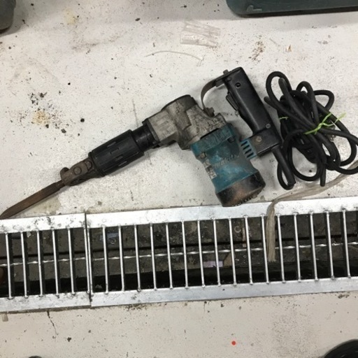 【中古】makita 電動ハンマードリル HM0810