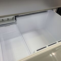 処分特価‼　●6849●　アクア　３ドア冷蔵庫　AQR-261A(S)　2013年製　255L　シルバーカラー　本体右側テープ跡あり　※割引キャンペーン中♪【リサイクルショップどりーむ天保山店】