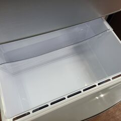 処分特価‼　●6849●　アクア　３ドア冷蔵庫　AQR-261A(S)　2013年製　255L　シルバーカラー　本体右側テープ跡あり　※割引キャンペーン中♪【リサイクルショップどりーむ天保山店】