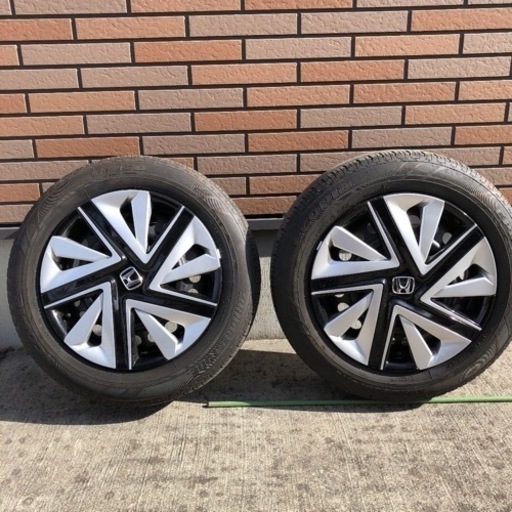 ホンダ フィットシャトル 純正スチールホイールキャップ付きタイヤ