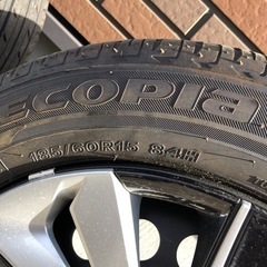 ホンダ　フィットシャトル　純正スチールホイールキャップ付きタイヤ