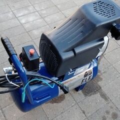 アネスト岩田製　エアコンプレッサー　エアーコンプレッサー　使用頻度低　オイルフリー エルフ オイルレスコンプレッサー ベビコン  コンプレッサー