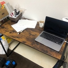 机・テーブルです。