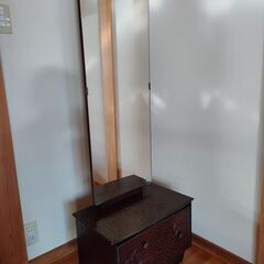 アンティークな鎌倉彫調鏡台