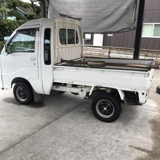 車のマフラー