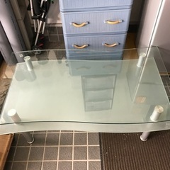 【交渉中】ガラス製 ローテーブル 幅105㎝ 奥行58㎝