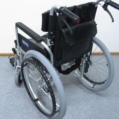 中古】 車イス カワムラ製 自走式 (黒色）