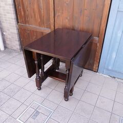 松本民芸家具のＭ型バタフライテーブルです。ミズメザクラ無垢材を使用したクラシカルな食卓は上品で洗練された印象♪使い込むほどに美しさと味わいが増す伸長式テーブルでダイニングを寛ぎ空間に。CB525