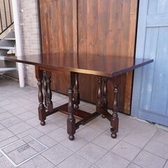 松本民芸家具のＭ型バタフライテーブルです。ミズメザクラ無垢材を使用したクラシカルな食卓は上品で洗練された印象♪使い込むほどに美しさと味わいが増す伸長式テーブルでダイニングを寛ぎ空間に。CB525