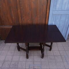 松本民芸家具のＭ型バタフライテーブルです。ミズメザクラ無垢材を使用したクラシカルな食卓は上品で洗練された印象♪使い込むほどに美しさと味わいが増す伸長式テーブルでダイニングを寛ぎ空間に。CB525