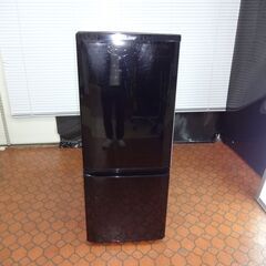 ID 997502　冷蔵庫　２ドア　三菱146L　ドリンクポケットヒビ　2０１５年製　MR-P15EY-B ID 997502 冷蔵庫 2ドア 三菱146L ドリンクポケットヒビ