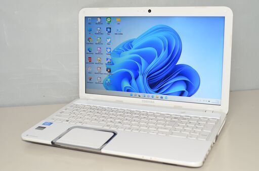 最新Windows11+office 爆速SSD240GB 東芝dynabook T552/36HW CELERON/メモリ4GB/カメラ/15.6インチ/ブルーレイ/HDMI/便利なソフト多数