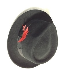 【帽子】ハット一つ500円。中折れ帽