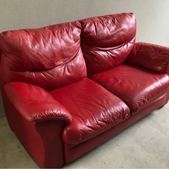 赤色のソファ