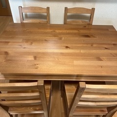 IKEAのダイニングテーブル&イス4つ