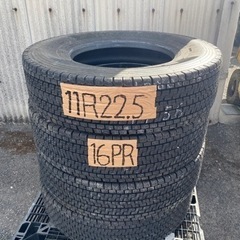 【ネット決済】大型トラック中古タイヤ　11R22.5 16PR バリ山