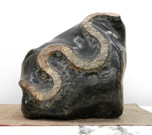 蛇石 鑑賞石 縁起物 台付き 約5kg お守り 魔除け 日本製 インテリア