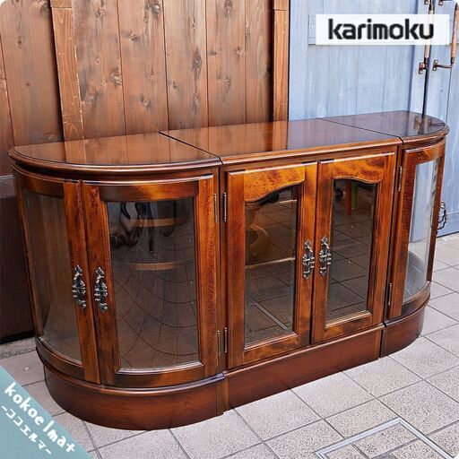 Karimoku(カリモク家具)の人気シリーズCOLONIAL(コロニアル)のキャビネット/ガラス扉・コーナーボードです。アメリカンカントリースタイルのクラシカルなサイドボードはお部屋を上品な空間に♪CA516