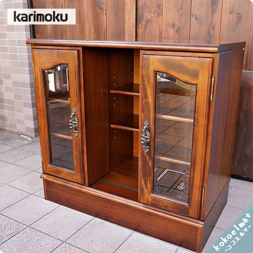 Karimoku(カリモク家具)の人気シリーズCOLONIAL(コロニアル)の書庫です。アメリカンカントリースタイルのクラシカルなブックキャビネットはお部屋を上品な空間に♪スライド式は使い勝手も抜群。CA519