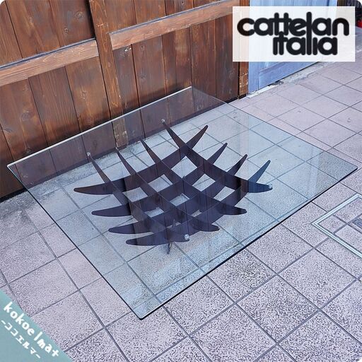 イタリアの家具メーカーCattelan Italia(カッテランイタリア )ATLAS(アトラス)ローテーブルです。格子状のベースがモダンでシャープなガラステーブルはリビングをエレガントな空間に。CA524