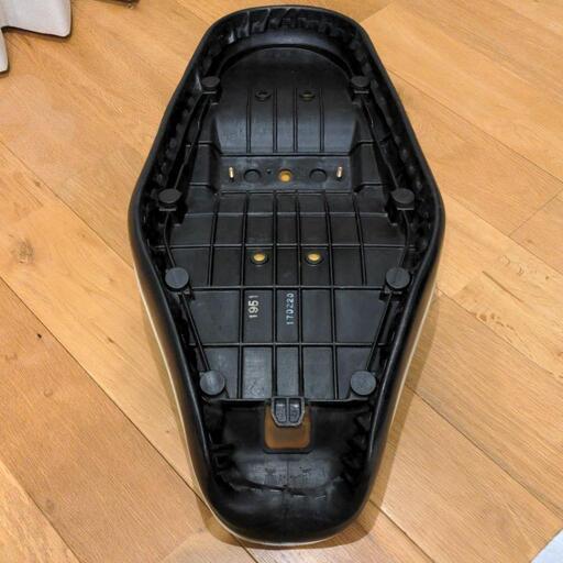 hurepでお願い致します。W650 シート 純正 破れ無し!W650.W400.W800.純正シート : 壱濱部品ショッピング店