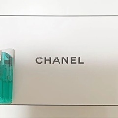 CHANELの箱と小物袋