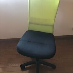 仕事の椅子（緑）