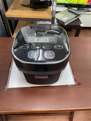 リサイクルショップどりーむ天保山店　No２４１　炊飯器　シャープ　２０１７年製　中古　３合炊き