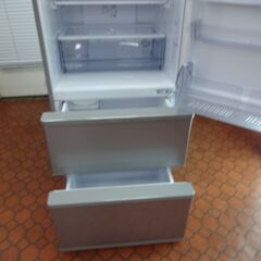 ID 996168　冷蔵庫　3ドア　アクア　272L　２０１８年製　AQR-27G(S)