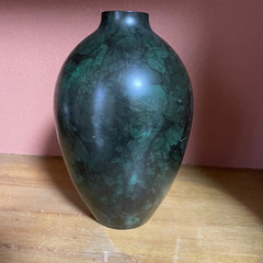 花瓶　濃い緑